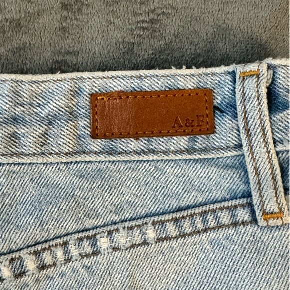 Abercrombie & Fitch Blue Jean Shorts Distressed Denim
#1041 - Picture 8 of 9
